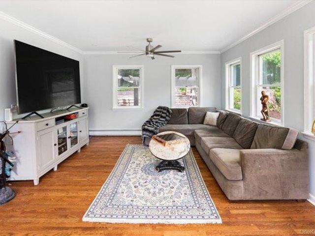 House for sale in Baldwin Place, New York