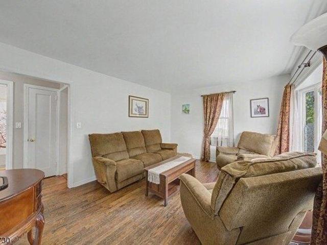 House for sale in West Mahwah, Mahwah
