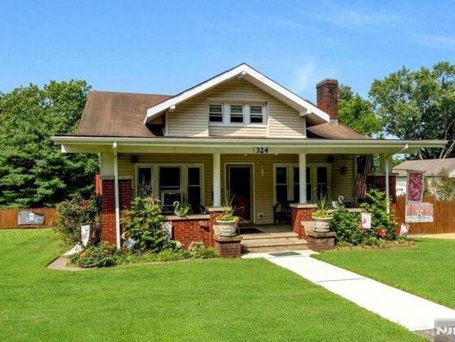 House for sale in Cragmere, Mahwah