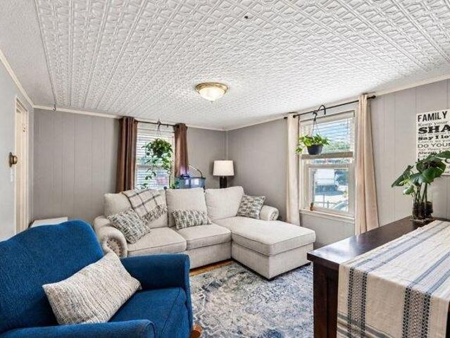 House for sale in Edgeworth, Malden