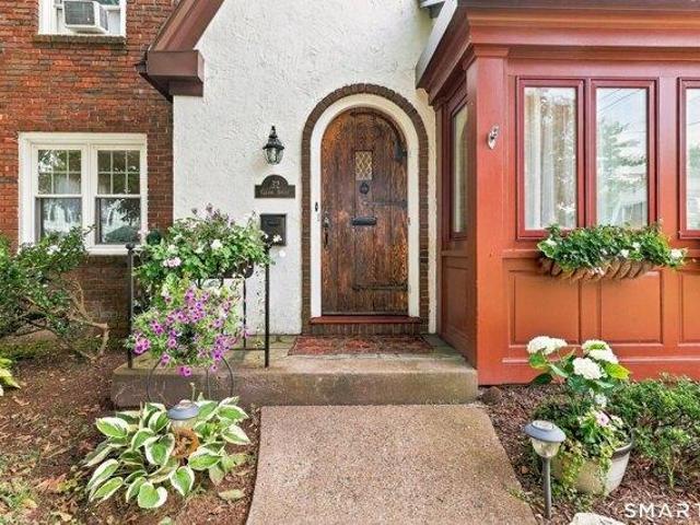 House for sale in Manchester, Capitol Planning Region