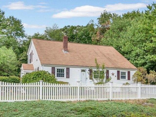 House for sale in Mendon, Massachusetts