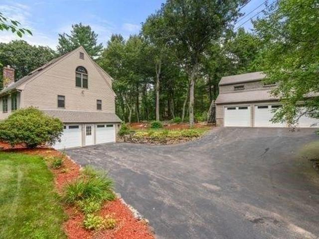 House for sale in Mendon, Massachusetts