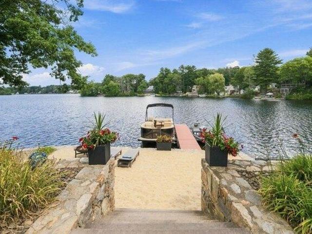 House for sale in Mendon, Massachusetts