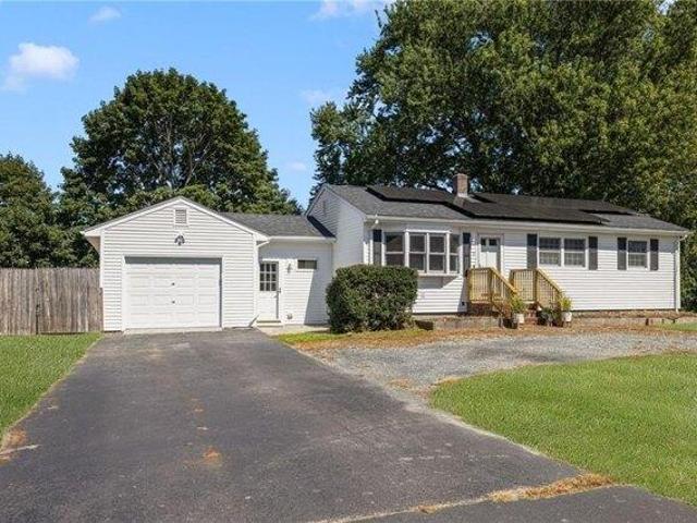 House for sale in Middletown, Newport County