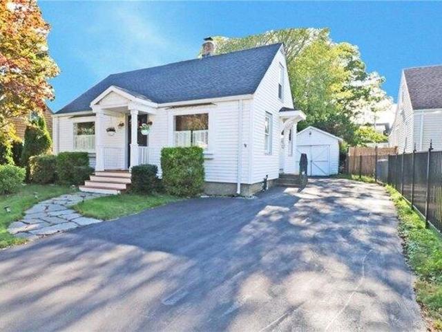 House for sale in Middletown, Newport County