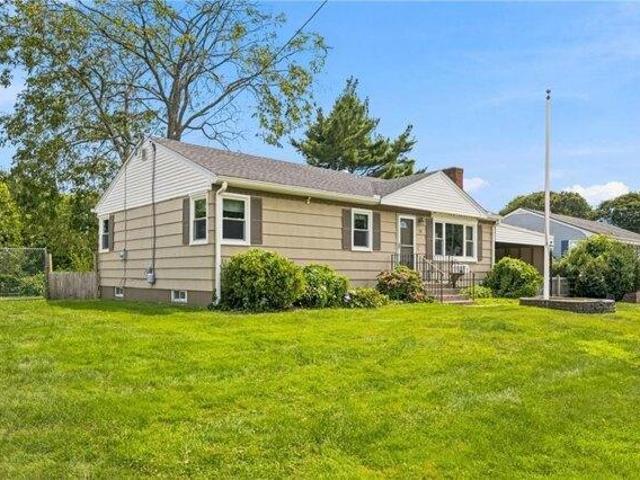 House for sale in Middletown, Newport County