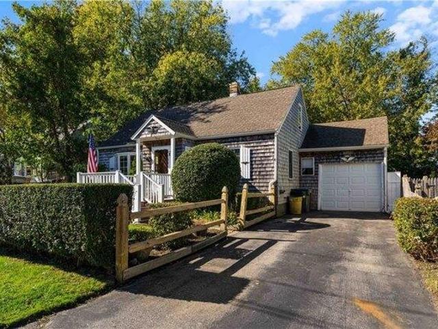 House for sale in Middletown, Newport County