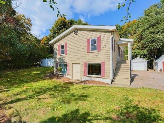 House for sale in Clicquot, Millis