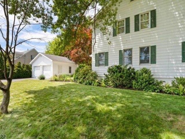House for sale in Mountainside, New Jersey