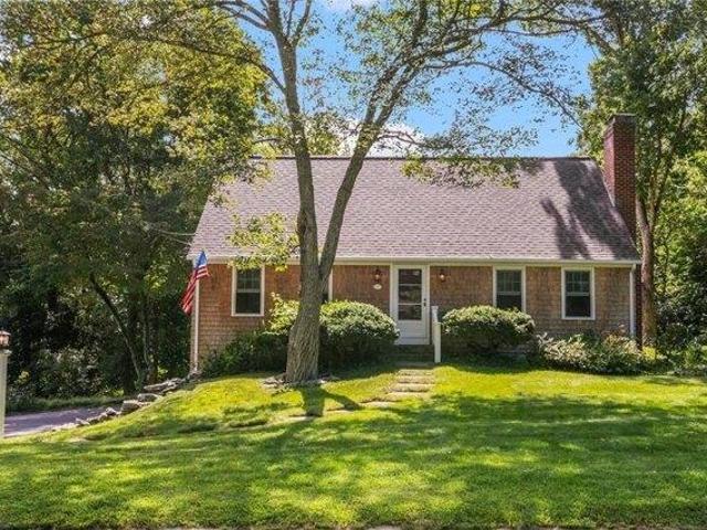 House for sale in Pettaquamscutt Lake Shores, Narragansett