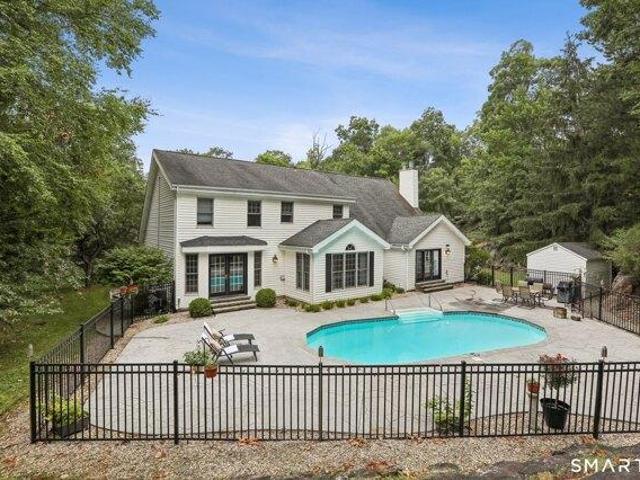 House for sale in Candlewood Corner, New Fairfield