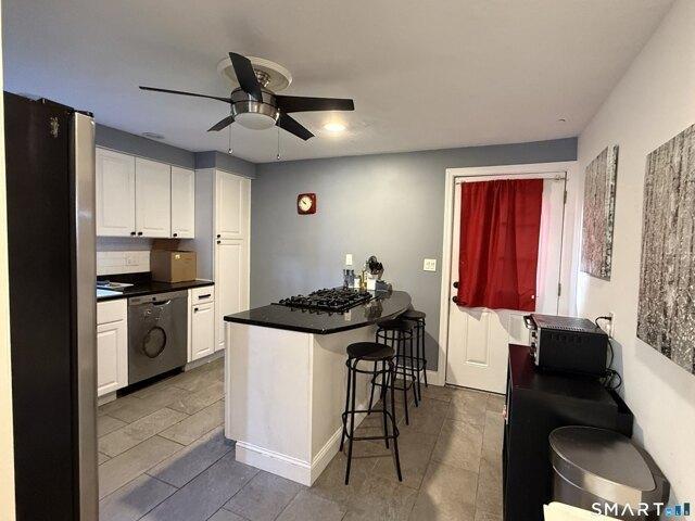 House for sale in Amity, New Haven