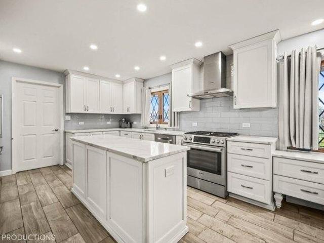 House for sale in New Lenox, Illinois