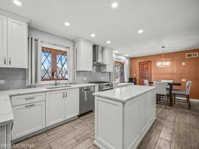 House for sale in New Lenox, Illinois