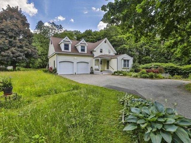 House for sale in Byfield, Massachusetts