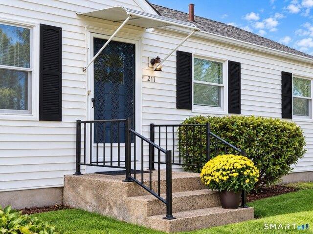 House for sale in Newington, Capitol Planning Region