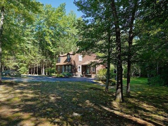 House for sale in Four Corners, Newmarket