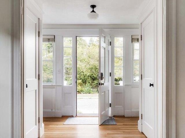 House for sale in West Newton, Newton