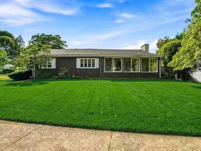 House for sale in West Newton, Newton