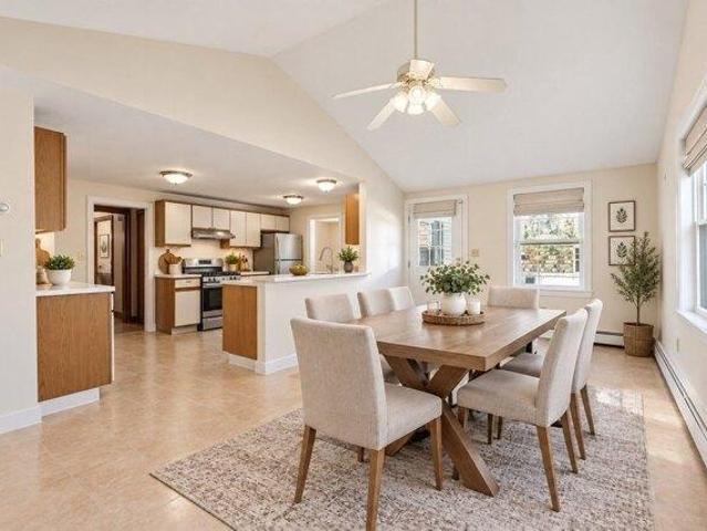 House for sale in Newton Highlands, Newton