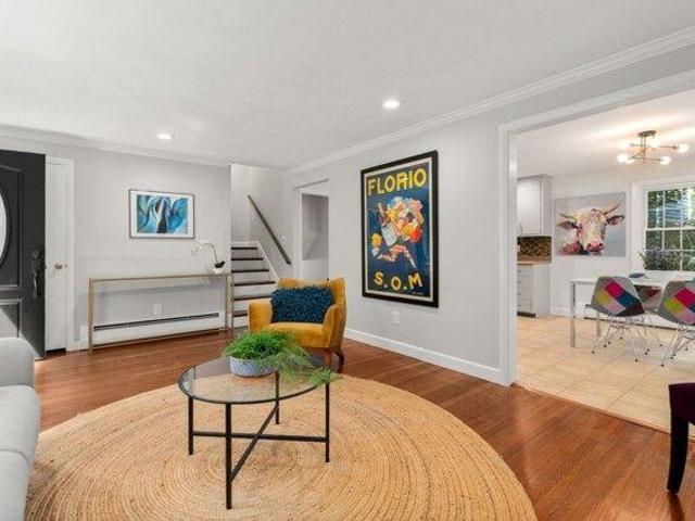 House for sale in Newton Highlands, Newton