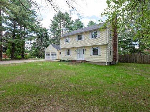 House for sale in Rolling Hills Estates, North Attleborough