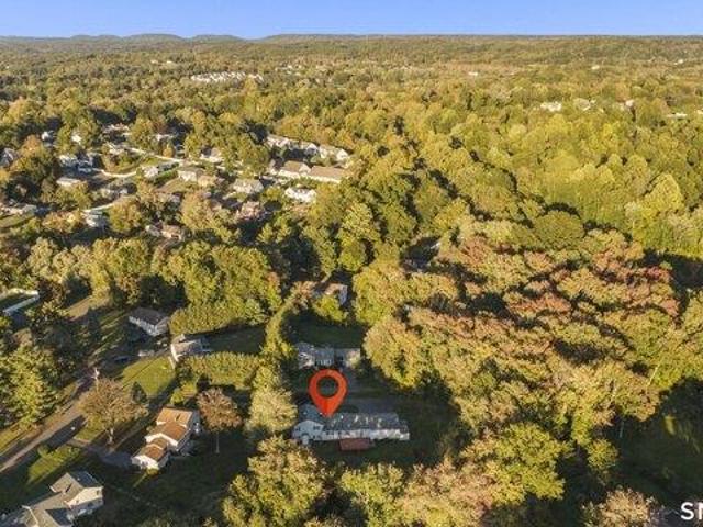 House for sale in Montowese, North Haven