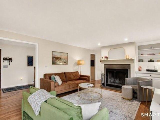 House for sale in Winnipauk Village, Norwalk
