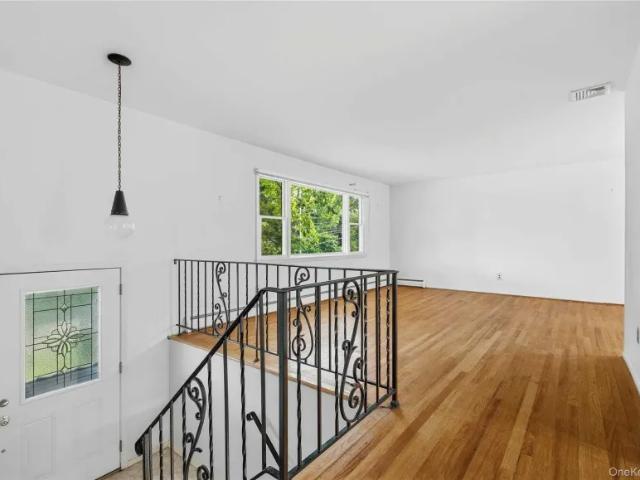 House for sale in Baldwin Place, New York