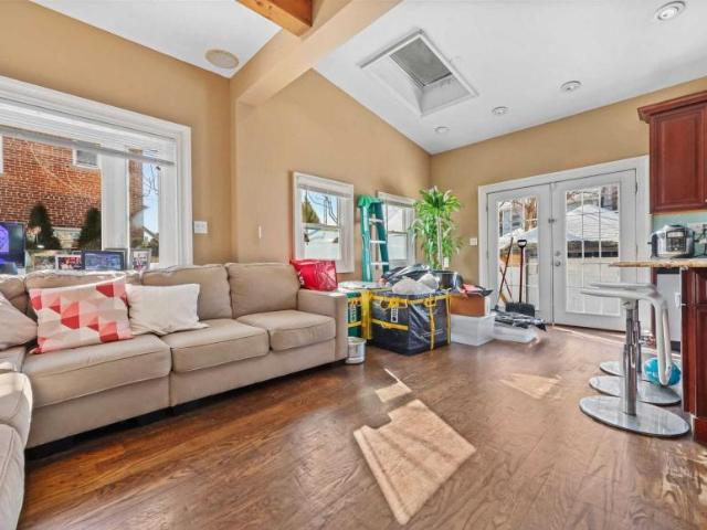 House for sale in The Bronx, Arverne