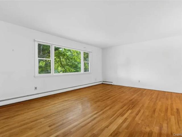 House for sale in Baldwin Place, New York