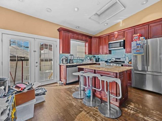 House for sale in The Bronx, Arverne