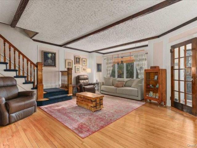 House for sale in The Bronx, Arverne