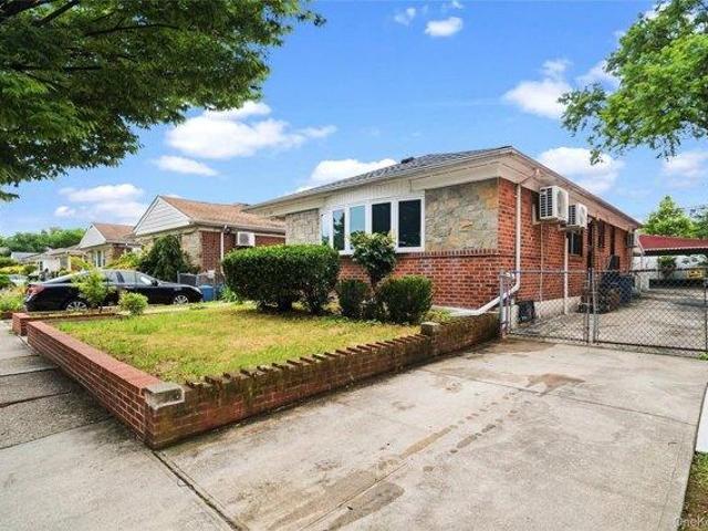 House for sale in Queens, Arverne