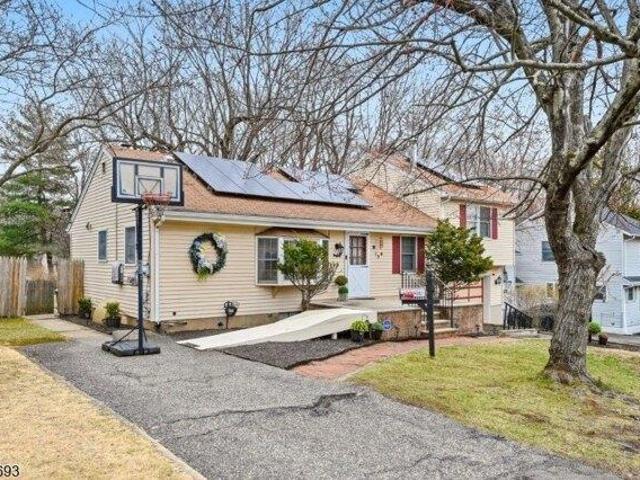 House for sale in Oakland, New Jersey