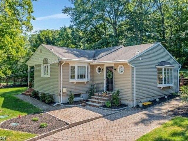 House for sale in Oakland, Bergen County