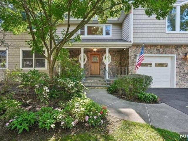 House for sale in Oakland, Bergen County