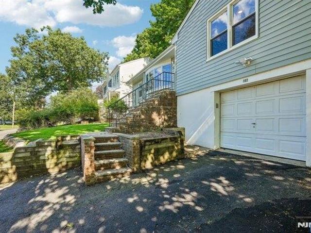 House for sale in Oakland, Bergen County
