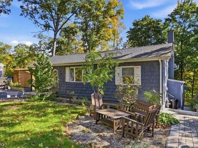 House for sale in Oakland, Bergen County