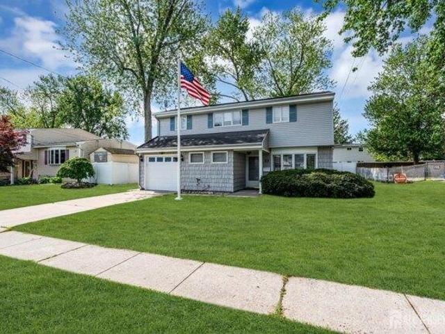 House for sale in Cliffwood, New Jersey