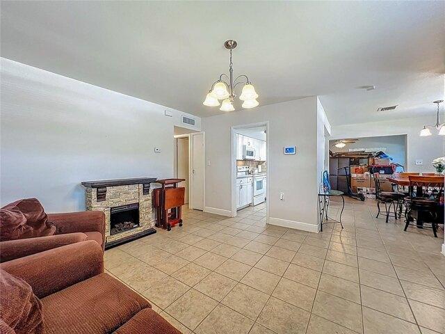 House for sale in University, Florida