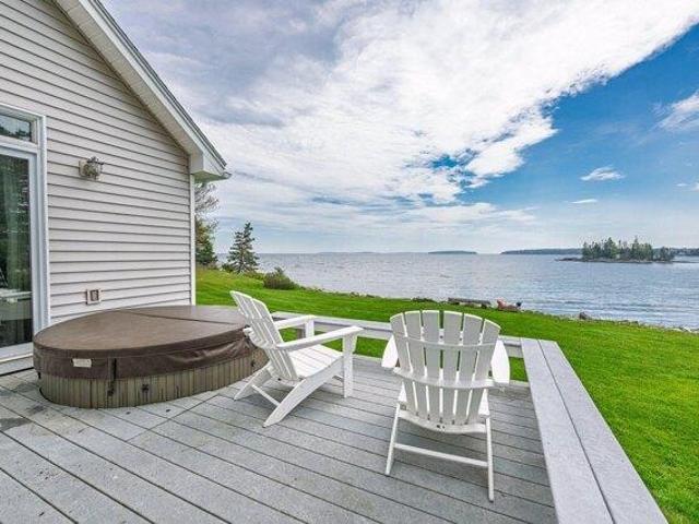 House for sale in Crescent Beach, Owls Head
