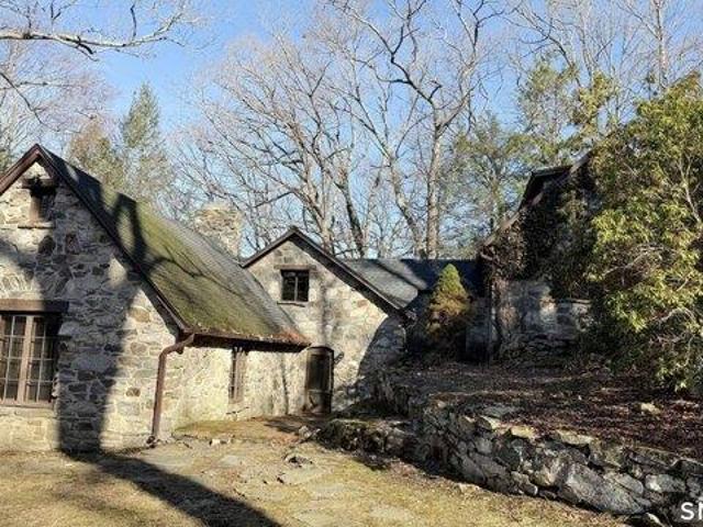 House for sale in Oxford, Connecticut