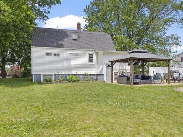 House for sale in North Oxford, Massachusetts