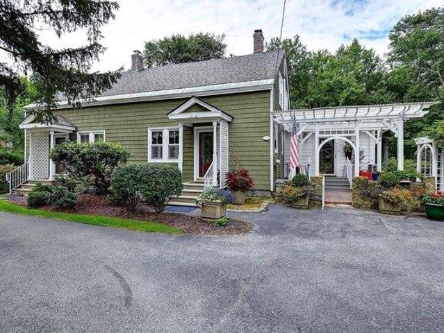 House for sale in North Oxford, Massachusetts