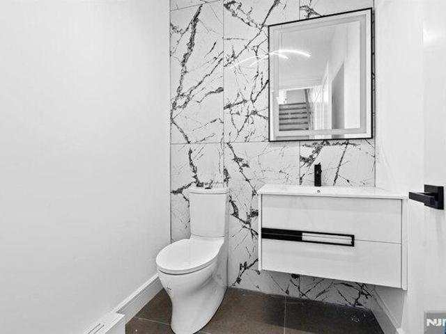 House for sale in Palisades Park, New Jersey