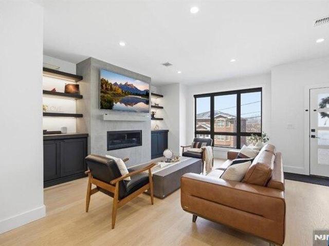 House for sale in Palisades Park, New Jersey