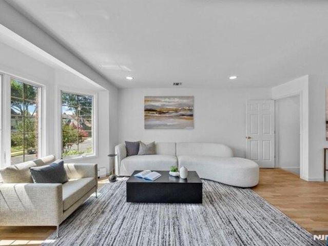 House for sale in Palisades Park, New Jersey