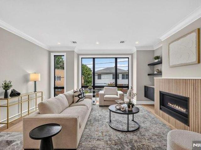House for sale in Palisades Park, New Jersey